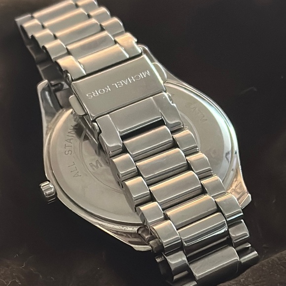 Michael Kore Slim Runway Light Pink Dial Stainless Steel Bracelet Watch MK3239 - Picture 6 of 9